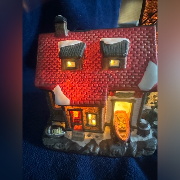 Santa's Workbench Victorian Hammersmith's Harbour Lighthouse Coastal Christmas - Picture 10 of 14